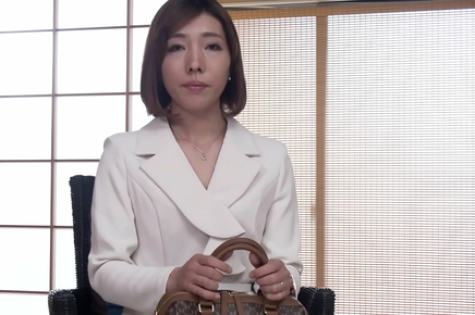 Experience The Allure Of A Married Woman - Chihiro Hanamura's Intimate First-Time Shooting